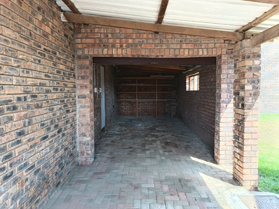 To Let 3 Bedroom Property for Rent in Jeffreys Bay Central Eastern Cape